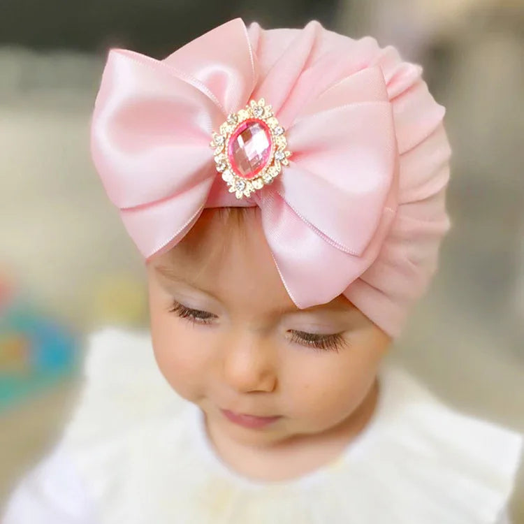 Cea Mai Drăguță Căciuliță 👶 Căciulă pentru Bebeluși cu Fundiță – Perfectă pentru Poze