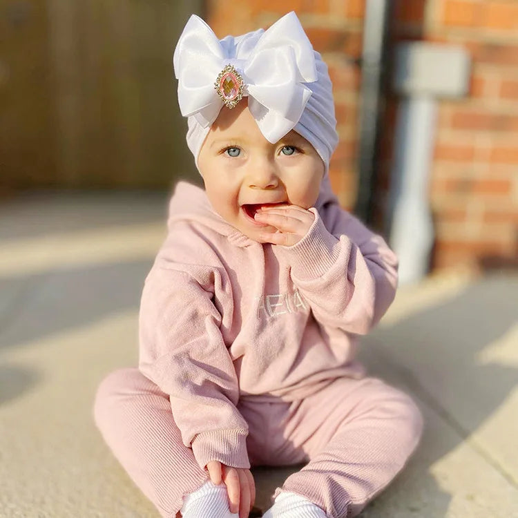 Cea Mai Drăguță Căciuliță 👶 Căciulă pentru Bebeluși cu Fundiță – Perfectă pentru Poze