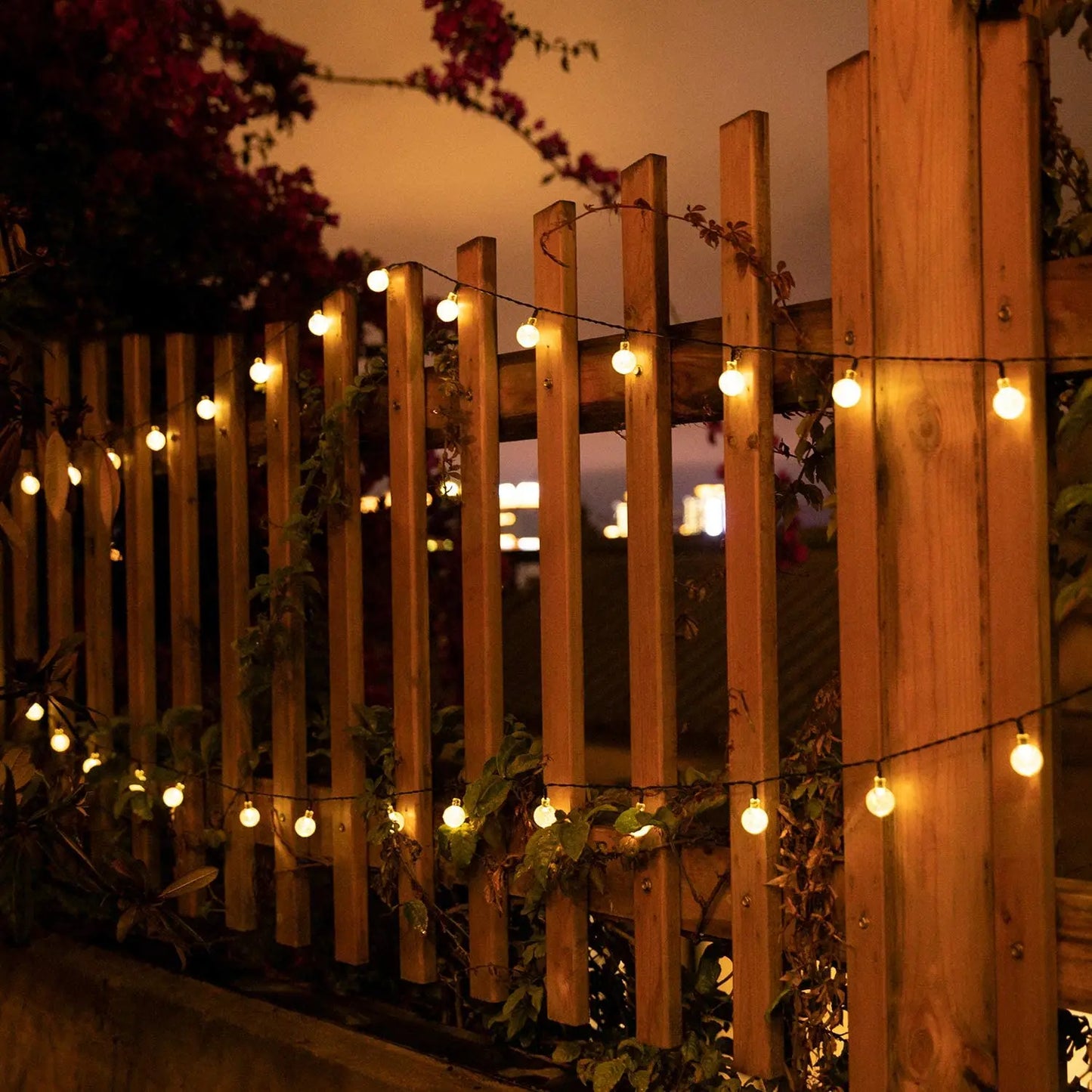 Atmosferă Magică în Grădină ✨ Instalație Solară 200 LED – Fără Curent, 100% Waterproof