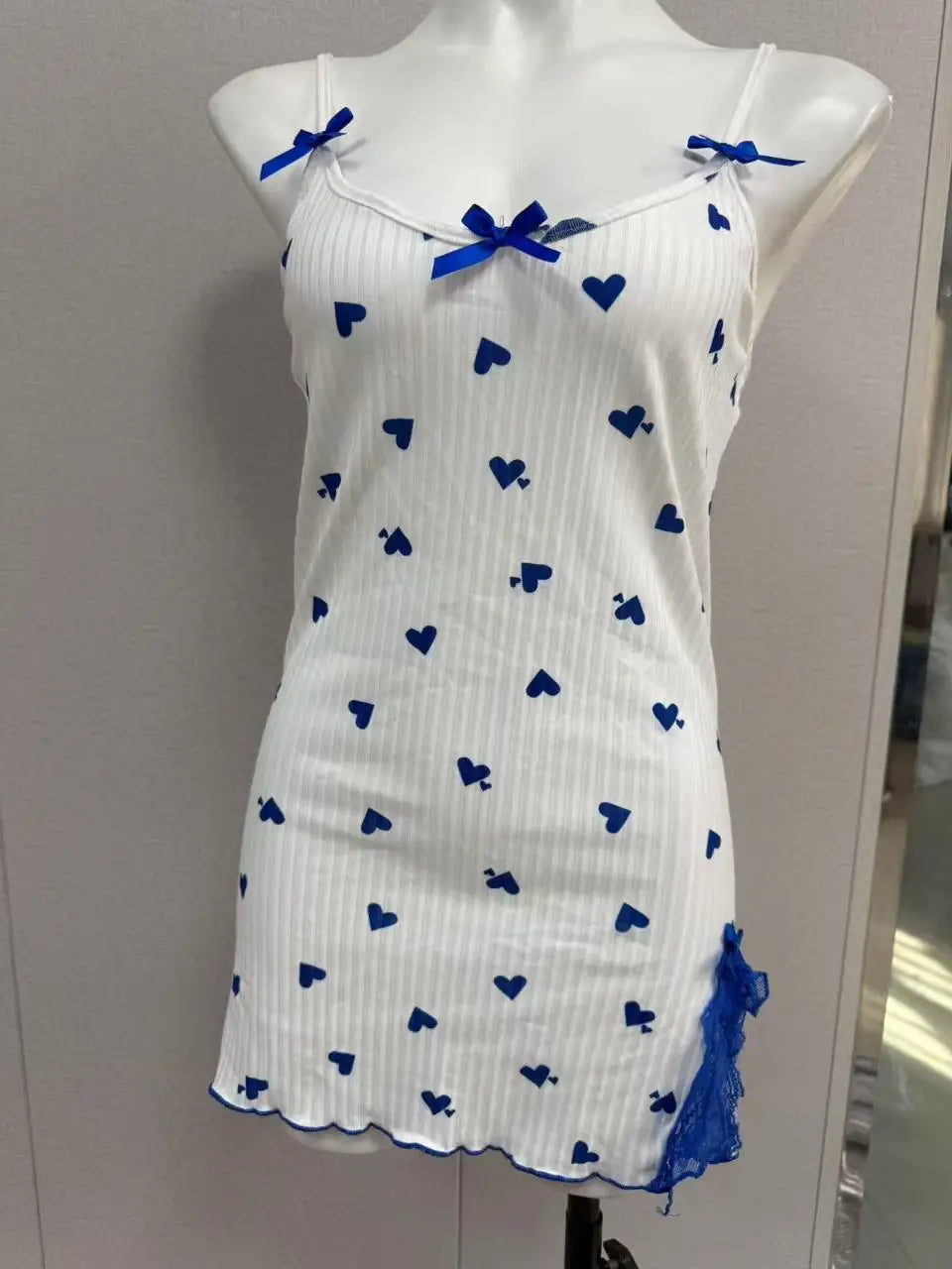 Noapte Elegantă & Sexy ✨ Cămașă de Noapte din Dantelă cu Design Delicat