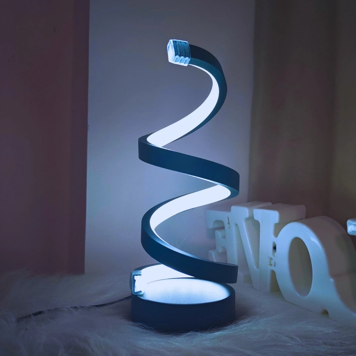 Lampă Spirală LED Modernă – Design Elegant pentru Living, Dormitor & Dining