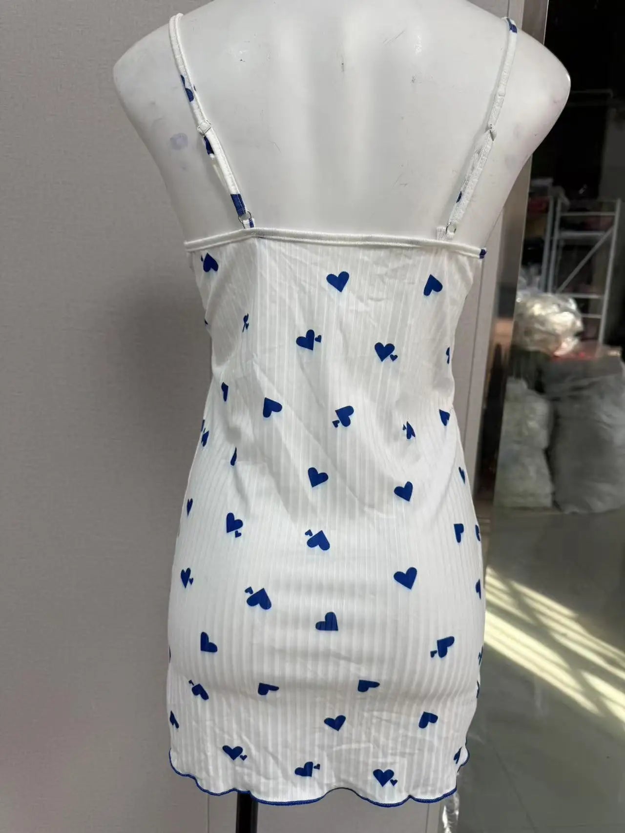 Noapte Elegantă & Sexy ✨ Cămașă de Noapte din Dantelă cu Design Delicat