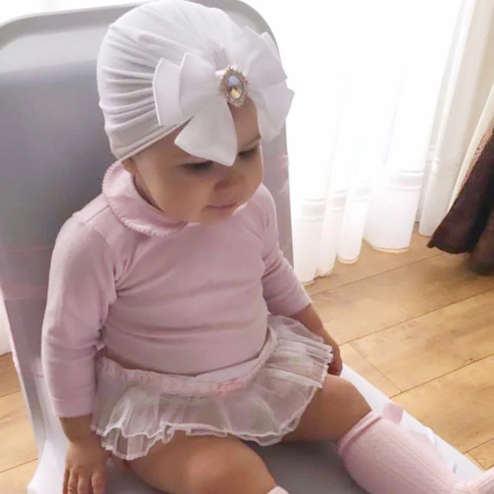 Cea Mai Drăguță Căciuliță 👶 Căciulă pentru Bebeluși cu Fundiță – Perfectă pentru Poze